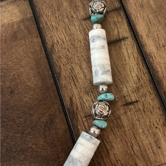 White Shell & Turquoise Necklace with Silver Accents - Picture 4 of 5